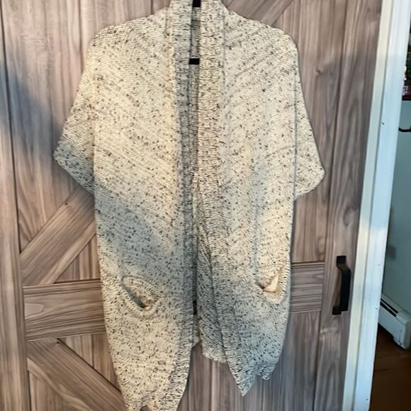 Moth m/l sweater vest with pockets  - Picture 2 of 10